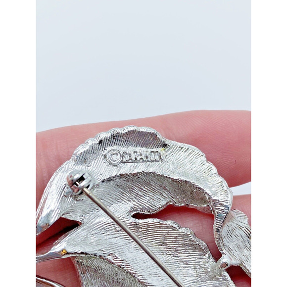 Vintage Sarah Coventry Large Silver Tone Flowing Leaf Brooch Faux Pearl Berries - Picture 4 of 5